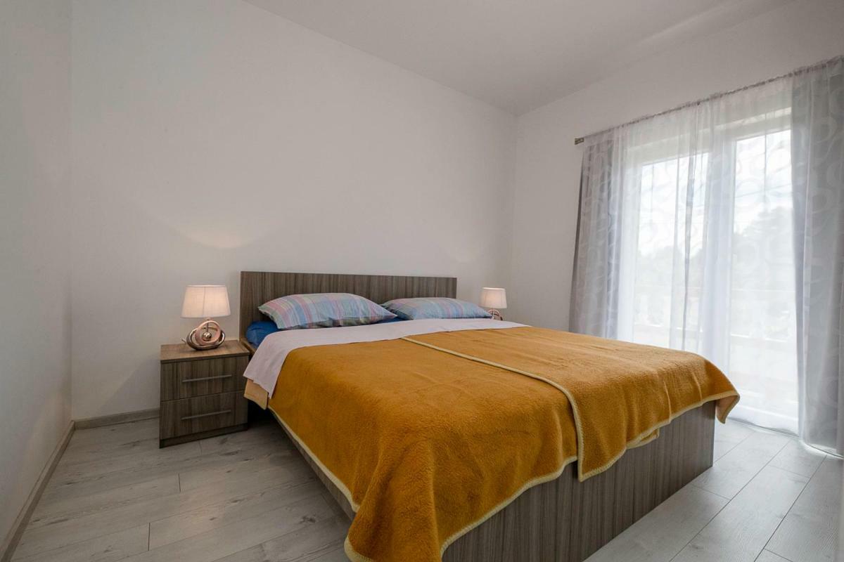 Apartman Jasmina Banjol Exterior photo