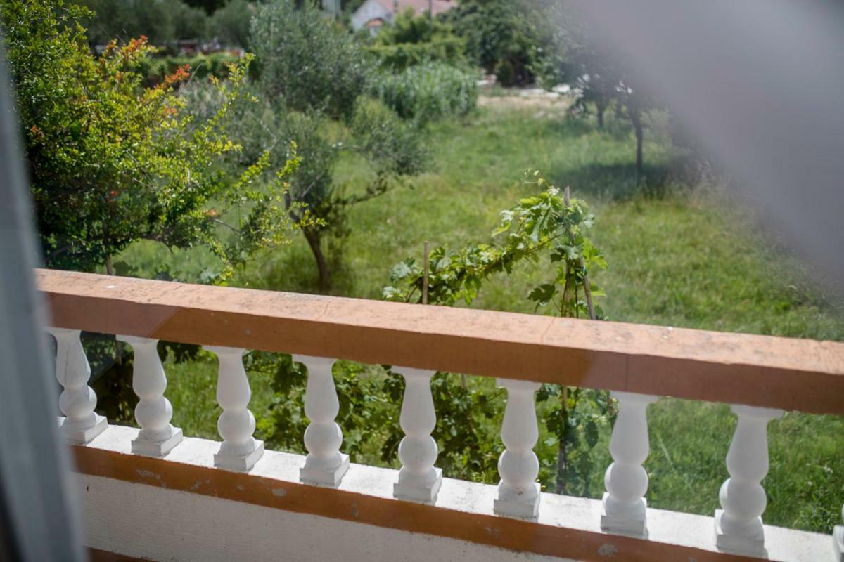 Apartman Jasmina Banjol Exterior photo